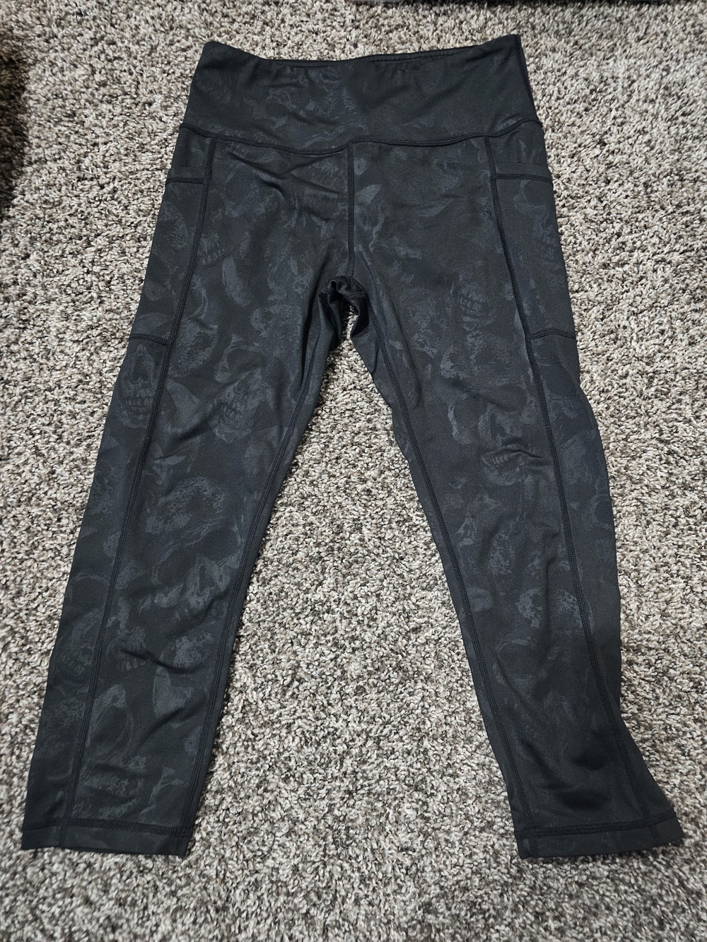 CVG Shadow Skulls Capri Leggings
